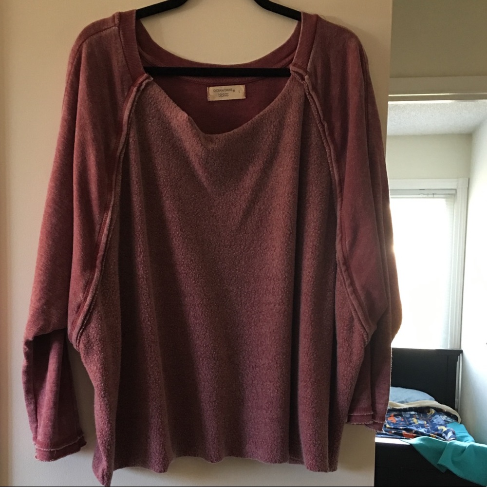 -Distressed Sweatshirt